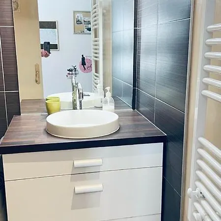 Apartment T2 Climatise Intra Muros Spacieux Et Lumineux *